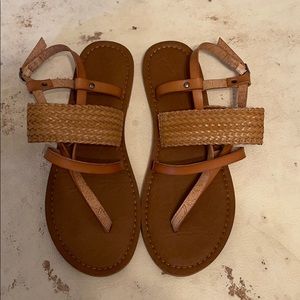 Universal thread sandals